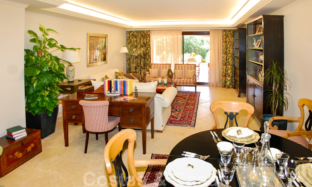 Apartamentos y áticos de lujo cerca de la playa en venta, Marbella - Estepona. 25997