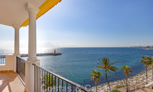 Gigantesco ático dúplex en venta con impresionantes vistas al mar en primera línea de playa en el puerto deportivo de Puerto Banús, Marbella 49106
