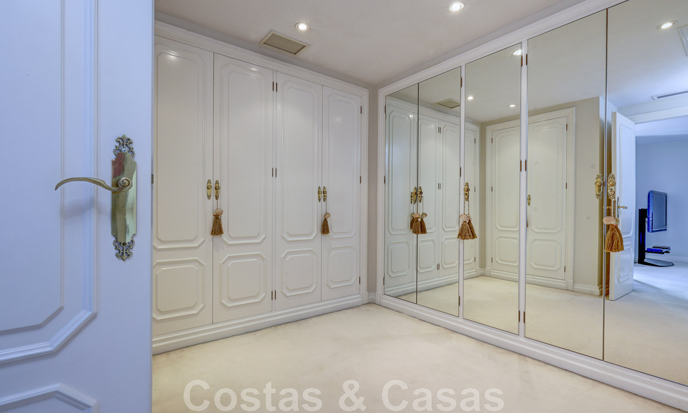 Gigantesco ático dúplex en venta con impresionantes vistas al mar en primera línea de playa en el puerto deportivo de Puerto Banús, Marbella 49115