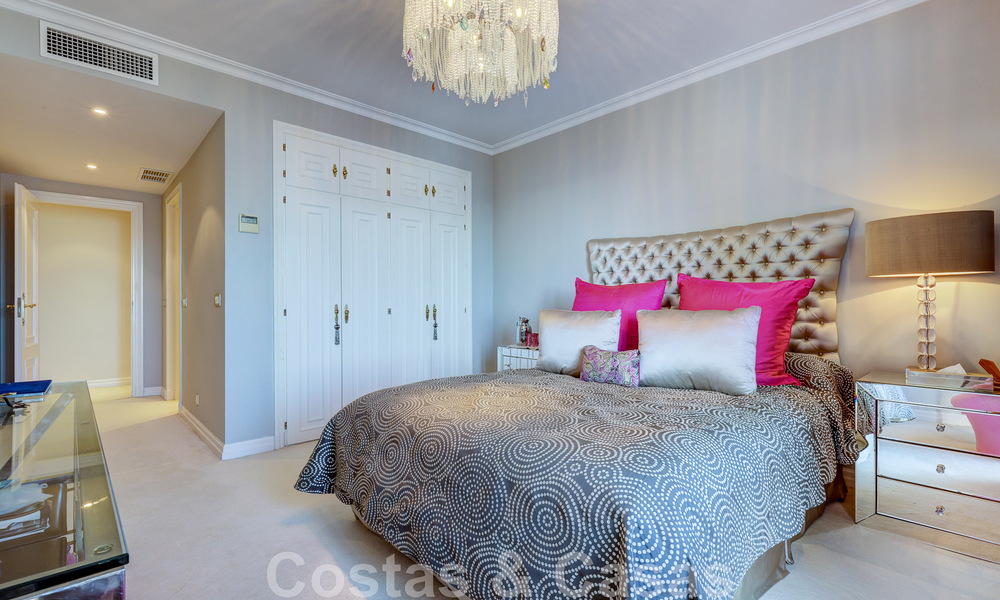 Gigantesco ático dúplex en venta con impresionantes vistas al mar en primera línea de playa en el puerto deportivo de Puerto Banús, Marbella 49134