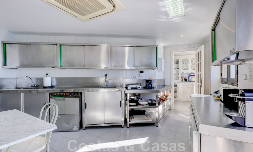 Gigantesco ático dúplex en venta con impresionantes vistas al mar en primera línea de playa en el puerto deportivo de Puerto Banús, Marbella 49161