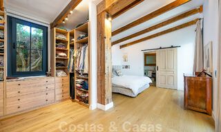 Atractiva villa de estilo ibicenco en venta con casa de invitados independiente, situada en Marbella Oeste 49937 