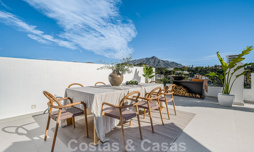 Muy encantador y espacioso ático de lujo en venta con vistas abiertas al mar desde el solárium en La Quinta, Benahavis - Marbella 49991
