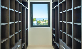 Villa de lujo contemporánea en venta con vistas panorámicas a la montaña y al mar, en el corazón de la Milla de Oro de Marbella 49881 