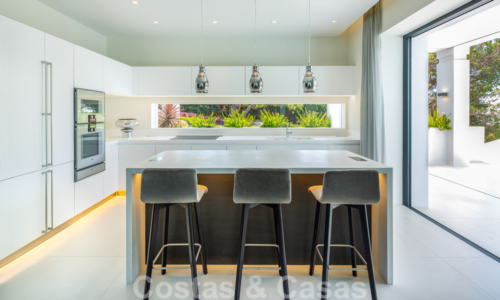 Villa de lujo contemporánea en venta con vistas panorámicas a la montaña y al mar, en el corazón de la Milla de Oro de Marbella 49883