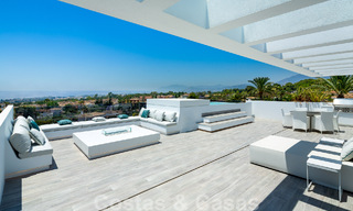 Villa de lujo contemporánea en venta con vistas panorámicas a la montaña y al mar, en el corazón de la Milla de Oro de Marbella 49885 