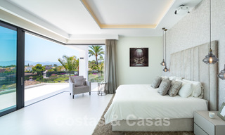 Villa de lujo contemporánea en venta con vistas panorámicas a la montaña y al mar, en el corazón de la Milla de Oro de Marbella 49888 