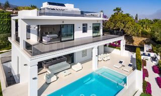 Villa de lujo contemporánea en venta con vistas panorámicas a la montaña y al mar, en el corazón de la Milla de Oro de Marbella 49897 