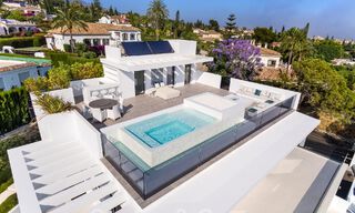 Villa de lujo contemporánea en venta con vistas panorámicas a la montaña y al mar, en el corazón de la Milla de Oro de Marbella 49898 