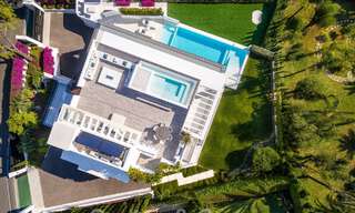 Villa de lujo contemporánea en venta con vistas panorámicas a la montaña y al mar, en el corazón de la Milla de Oro de Marbella 49899 