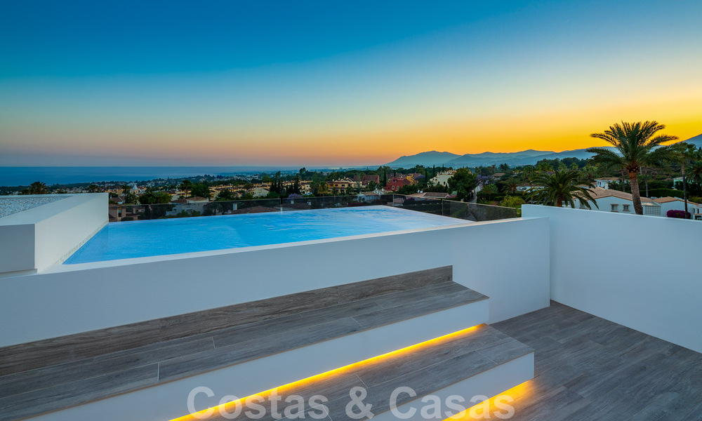 Villa de lujo contemporánea en venta con vistas panorámicas a la montaña y al mar, en el corazón de la Milla de Oro de Marbella 49902