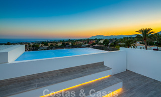 Villa de lujo contemporánea en venta con vistas panorámicas a la montaña y al mar, en el corazón de la Milla de Oro de Marbella 49902 