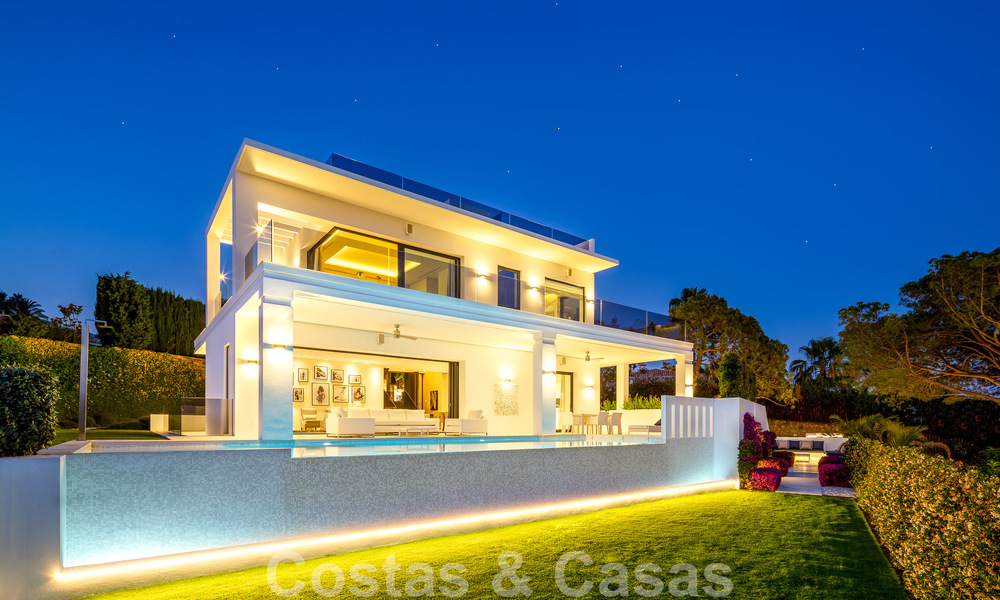 Villa de lujo contemporánea en venta con vistas panorámicas a la montaña y al mar, en el corazón de la Milla de Oro de Marbella 49905