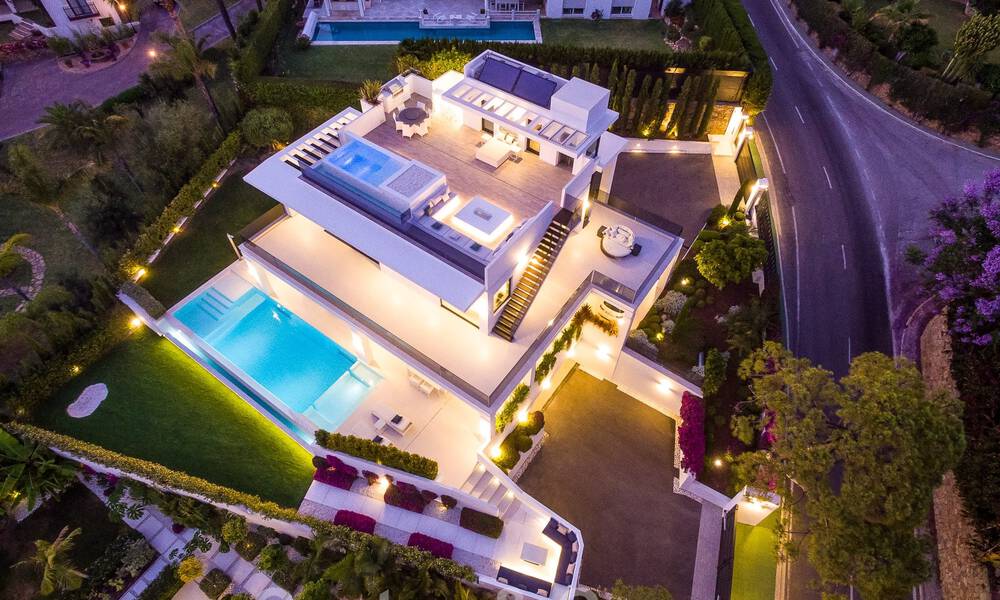 Villa de lujo contemporánea en venta con vistas panorámicas a la montaña y al mar, en el corazón de la Milla de Oro de Marbella 49908
