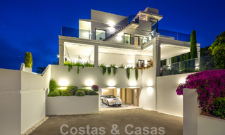 Villa de lujo contemporánea en venta con vistas panorámicas a la montaña y al mar, en el corazón de la Milla de Oro de Marbella 49909 
