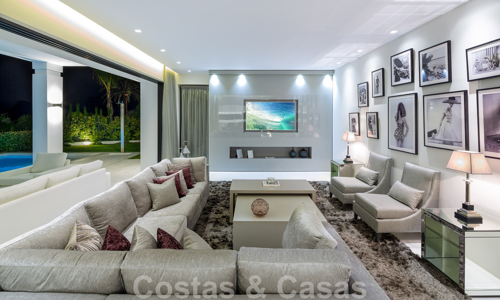 Villa de lujo contemporánea en venta con vistas panorámicas a la montaña y al mar, en el corazón de la Milla de Oro de Marbella 49913