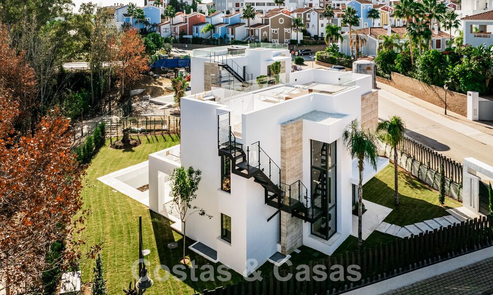 2 prestigiosas villas de nueva construcción en venta a poca distancia de una impresionante casa club de golf en la Nueva Milla de Oro, entre Marbella y Estepona 64367