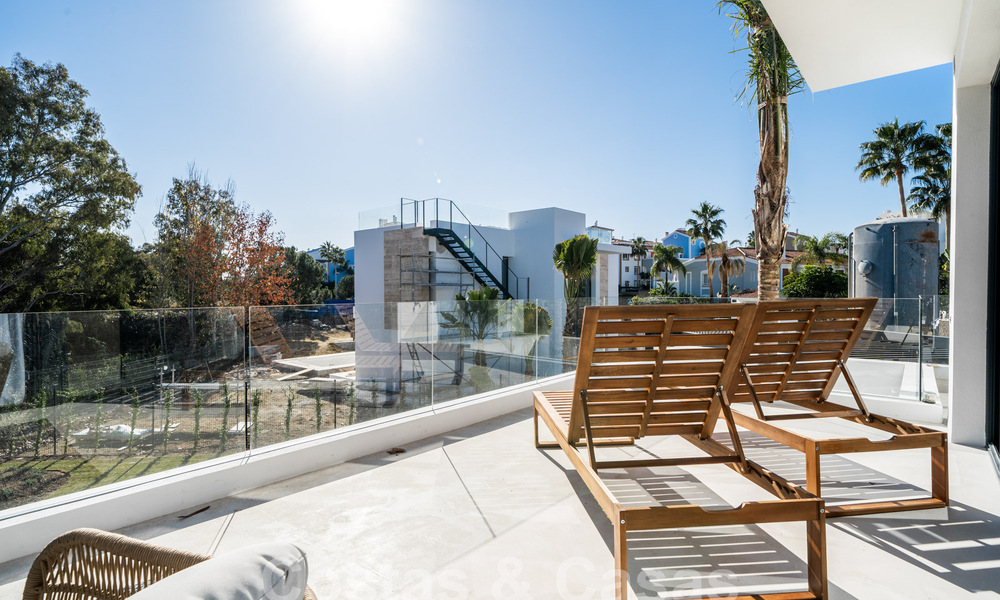 2 prestigiosas villas de nueva construcción en venta a poca distancia de una impresionante casa club de golf en la Nueva Milla de Oro, entre Marbella y Estepona 64369