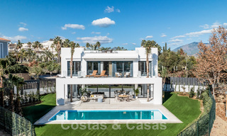 2 prestigiosas villas de nueva construcción en venta a poca distancia de una impresionante casa club de golf en la Nueva Milla de Oro, entre Marbella y Estepona 64370 