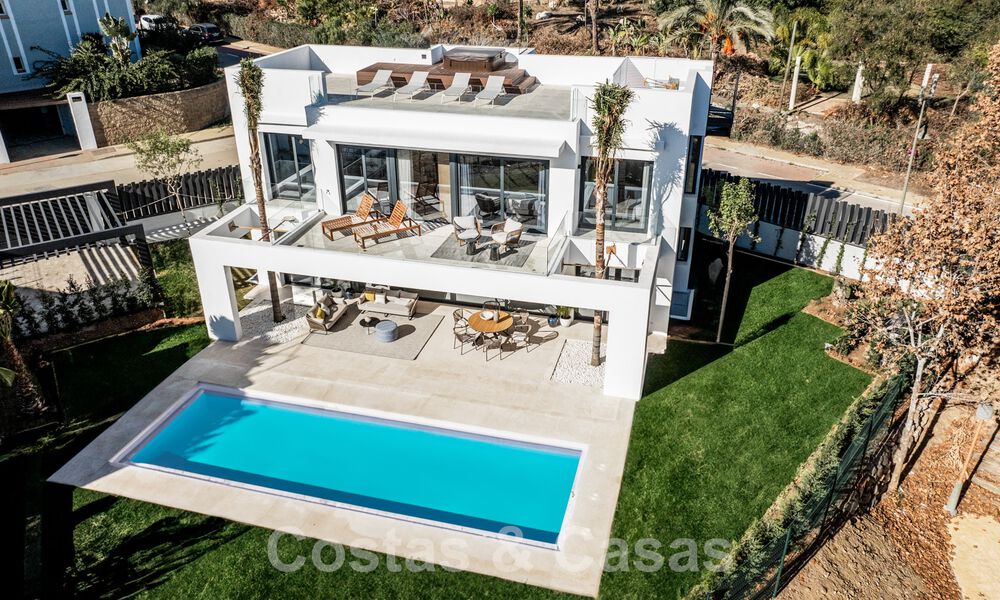 2 prestigiosas villas de nueva construcción en venta a poca distancia de una impresionante casa club de golf en la Nueva Milla de Oro, entre Marbella y Estepona 64371