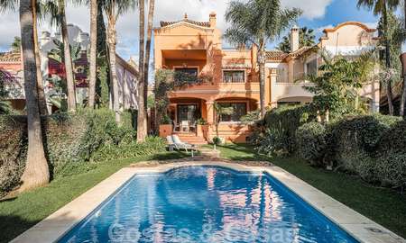 Casa adosada de estilo español en venta en una prestigiosa urbanización a poca distancia de Puerto Banús y la playa en Nueva Andalucía, Marbella 49746