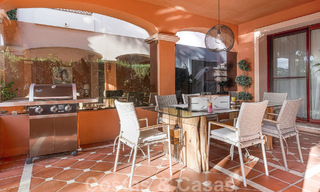 Casa adosada de estilo español en venta en una prestigiosa urbanización a poca distancia de Puerto Banús y la playa en Nueva Andalucía, Marbella 49747 