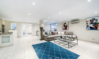 Casa adosada de estilo español en venta en una prestigiosa urbanización a poca distancia de Puerto Banús y la playa en Nueva Andalucía, Marbella 49751 