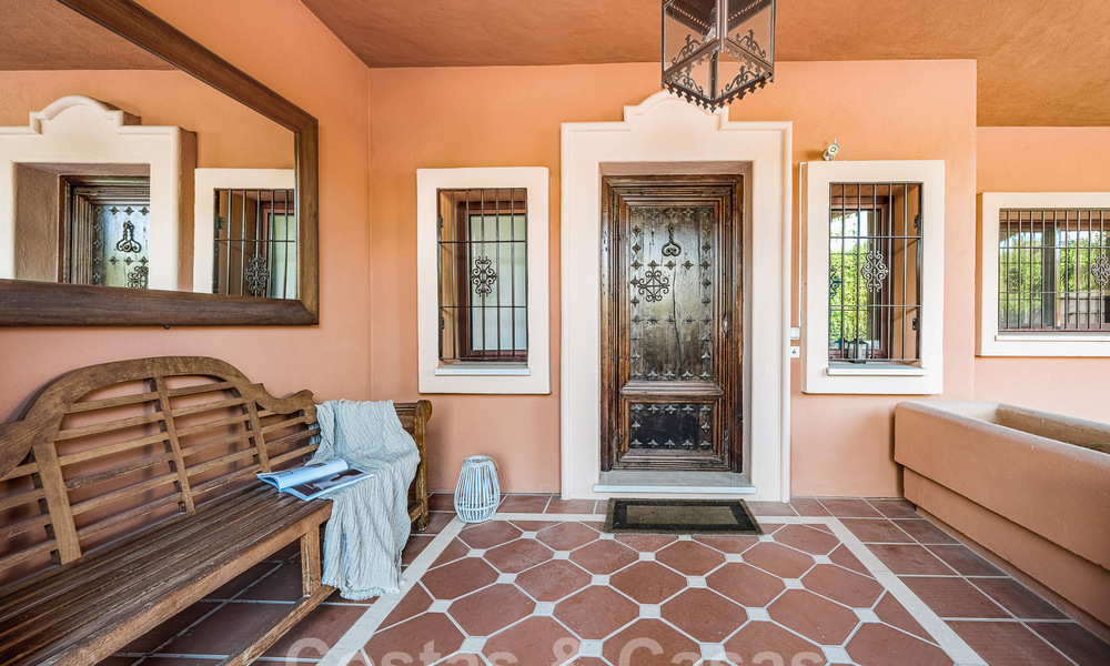 Casa adosada de estilo español en venta en una prestigiosa urbanización a poca distancia de Puerto Banús y la playa en Nueva Andalucía, Marbella 49752