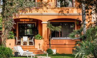 Casa adosada de estilo español en venta en una prestigiosa urbanización a poca distancia de Puerto Banús y la playa en Nueva Andalucía, Marbella 49757 