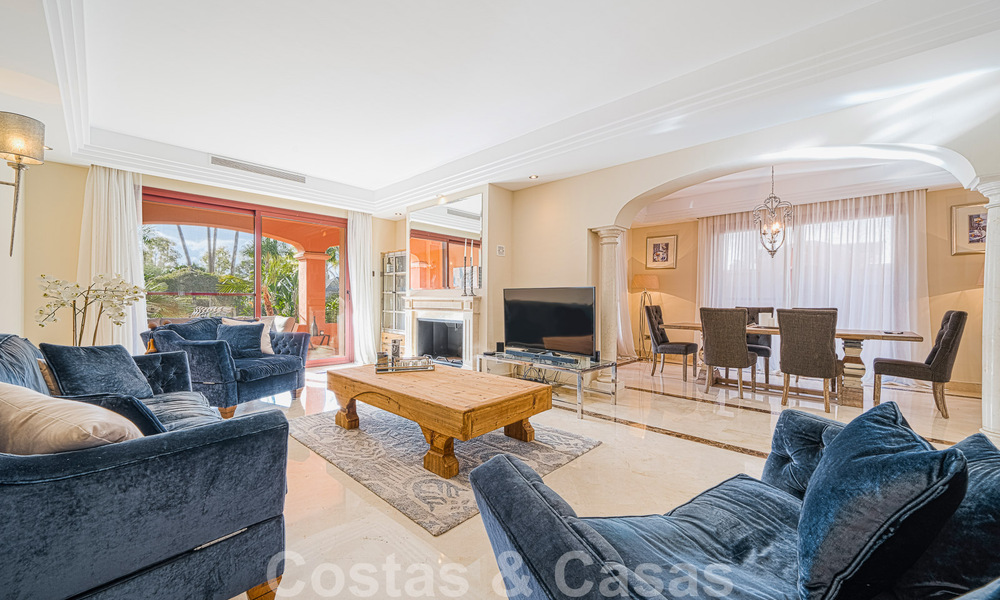 Casa adosada de estilo español en venta en una prestigiosa urbanización a poca distancia de Puerto Banús y la playa en Nueva Andalucía, Marbella 49758