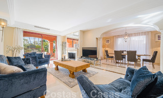 Casa adosada de estilo español en venta en una prestigiosa urbanización a poca distancia de Puerto Banús y la playa en Nueva Andalucía, Marbella 49758 