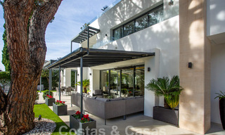 Moderna y lujosa villa en venta, situada en el centro a poca distancia de la playa en la Milla de Oro de Marbella 60478 