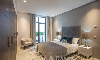 Moderna y lujosa villa en venta, situada en el centro a poca distancia de la playa en la Milla de Oro de Marbella 60484 