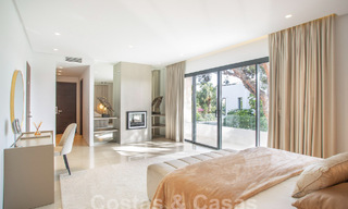 Moderna y lujosa villa en venta, situada en el centro a poca distancia de la playa en la Milla de Oro de Marbella 60489 