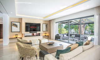 Moderna y lujosa villa en venta, situada en el centro a poca distancia de la playa en la Milla de Oro de Marbella 60490 