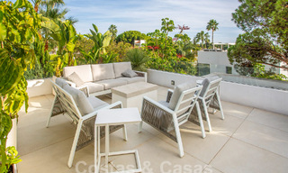 Moderna y lujosa villa en venta, situada en el centro a poca distancia de la playa en la Milla de Oro de Marbella 60495 