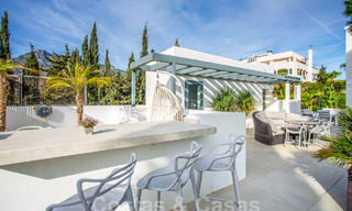 Moderna y lujosa villa en venta, situada en el centro a poca distancia de la playa en la Milla de Oro de Marbella 60496 