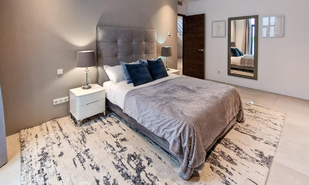 Moderna y lujosa villa en venta, situada en el centro a poca distancia de la playa en la Milla de Oro de Marbella 60500