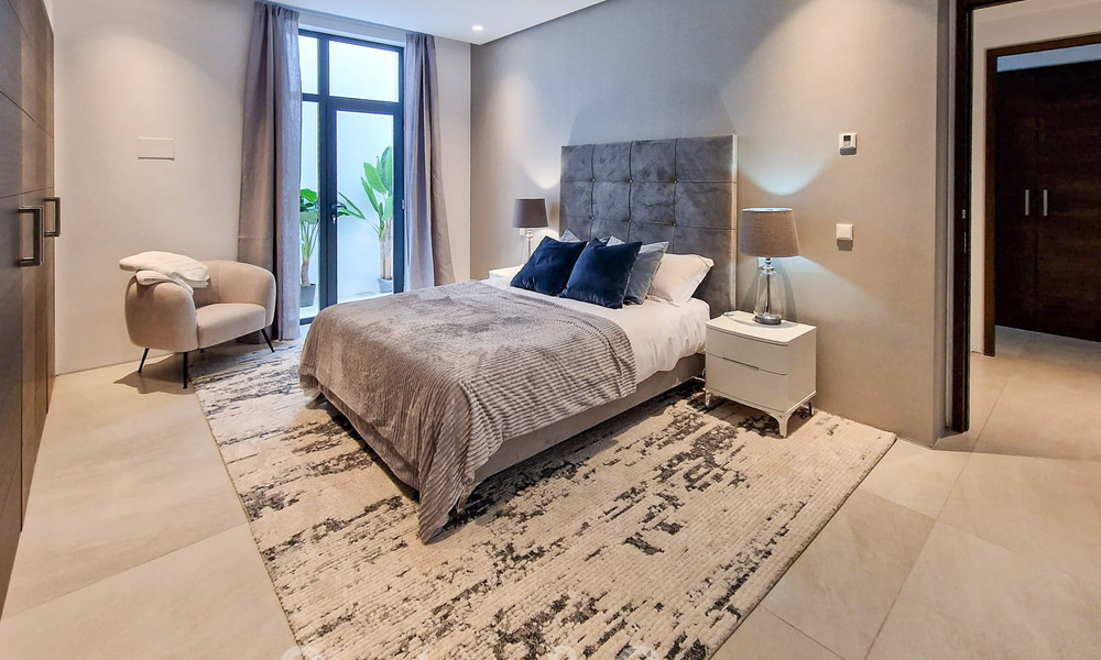 Moderna y lujosa villa en venta, situada en el centro a poca distancia de la playa en la Milla de Oro de Marbella 60506