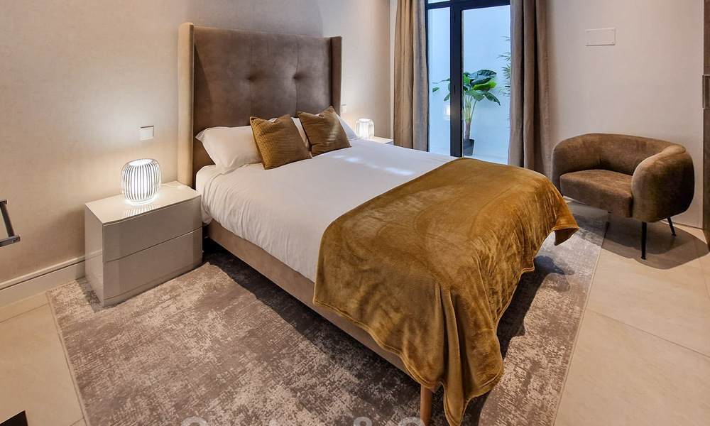 Moderna y lujosa villa en venta, situada en el centro a poca distancia de la playa en la Milla de Oro de Marbella 60508