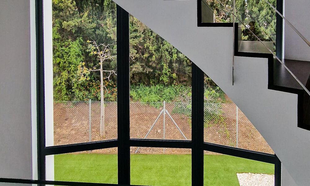 Moderna y lujosa villa en venta, situada en el centro a poca distancia de la playa en la Milla de Oro de Marbella 60509