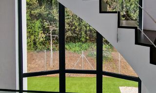 Moderna y lujosa villa en venta, situada en el centro a poca distancia de la playa en la Milla de Oro de Marbella 60509 