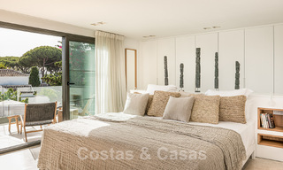Encantadora villa de lujo en venta rodeada de belleza natural y al bordo de la playa de las dunas en Marbella 49683 