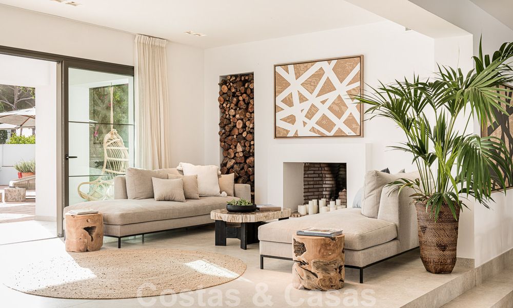 Encantadora villa de lujo en venta rodeada de belleza natural y al bordo de la playa de las dunas en Marbella 49684