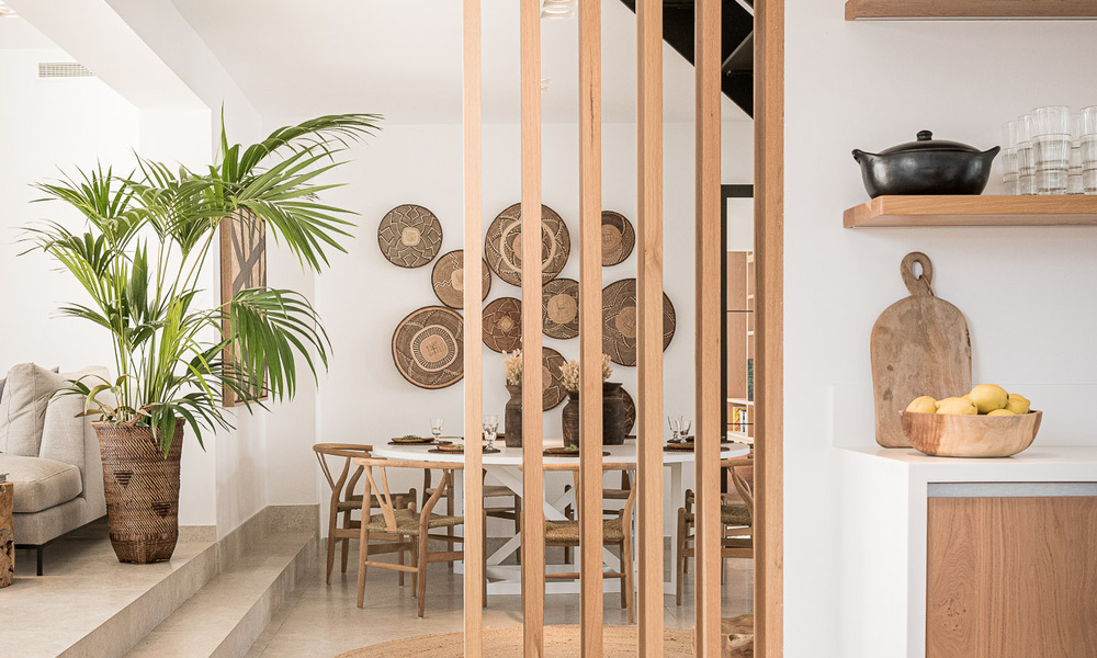 Encantadora villa de lujo en venta rodeada de belleza natural y al bordo de la playa de las dunas en Marbella 49692