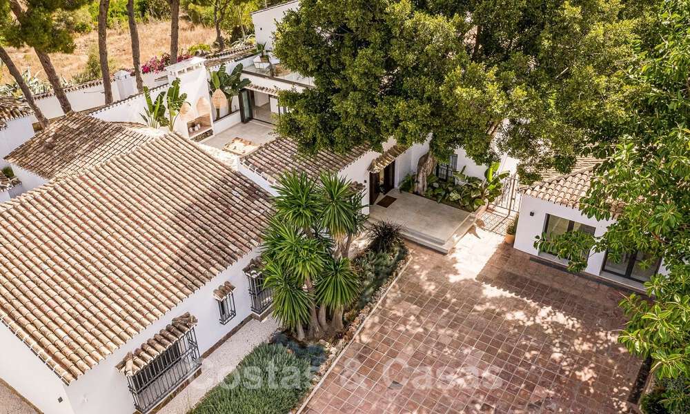 Encantadora villa de lujo en venta rodeada de belleza natural y al bordo de la playa de las dunas en Marbella 49696