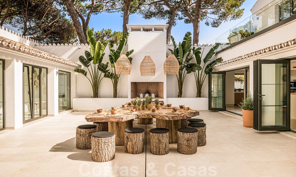 Encantadora villa de lujo en venta rodeada de belleza natural y al bordo de la playa de las dunas en Marbella 49697