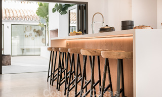 Encantadora villa de lujo en venta rodeada de belleza natural y al bordo de la playa de las dunas en Marbella 49700 