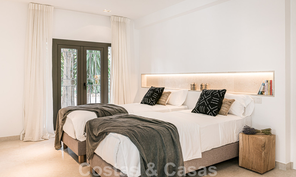 Encantadora villa de lujo en venta rodeada de belleza natural y al bordo de la playa de las dunas en Marbella 49703