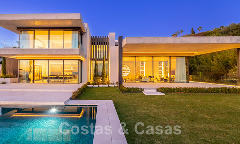 Villa de diseño arquitectónico lista para entrar a vivir en venta con vistas abiertas al mar en una prestigiosa zona residencial cerrada en las colinas de La Quinta en Benahavis - Marbella 49249